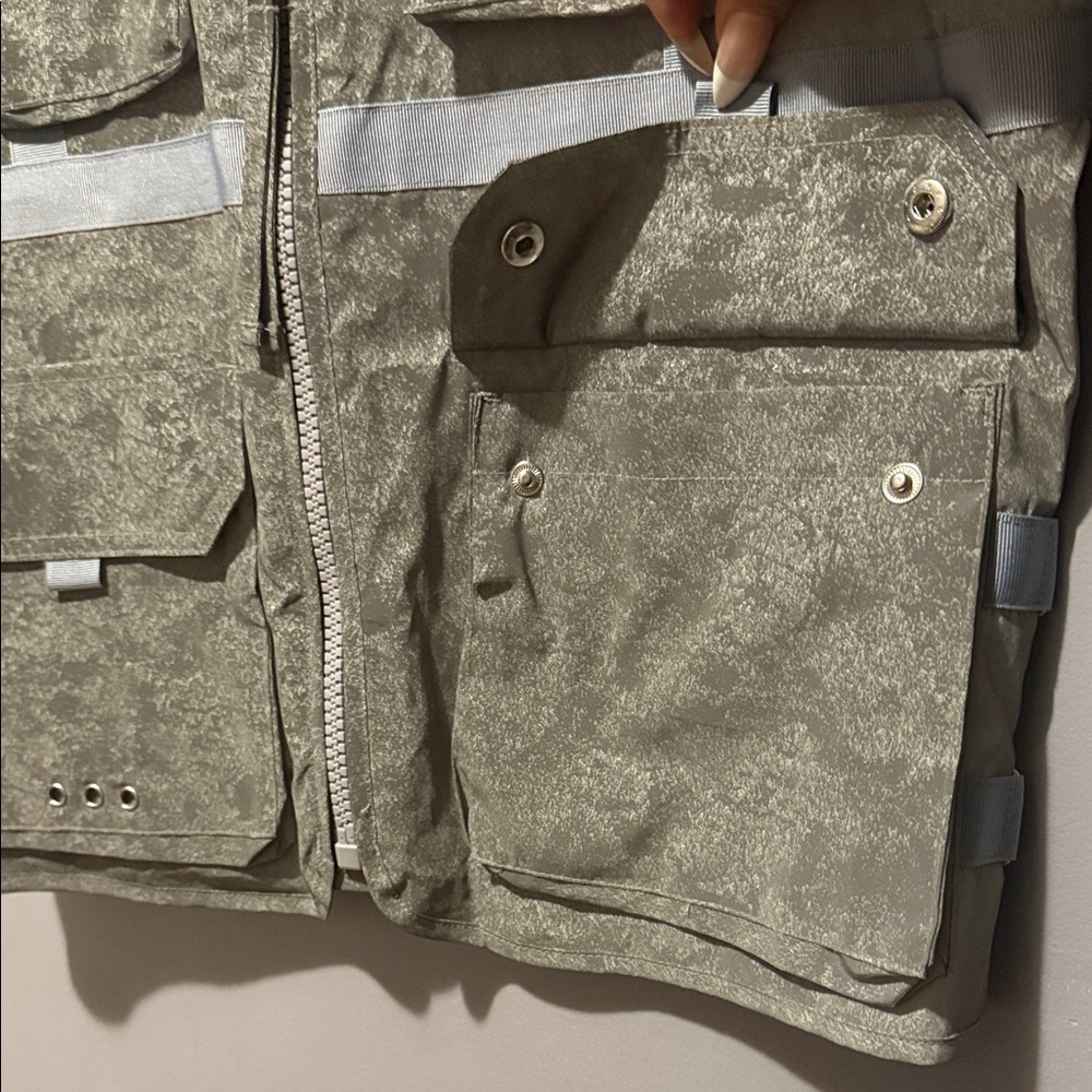 Urban Outfitters silver gray   Vest SP - Picture 4 of 9